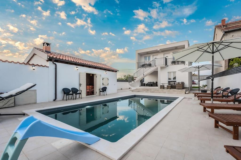 Villa Leny With Pool Sukošan Exterior foto